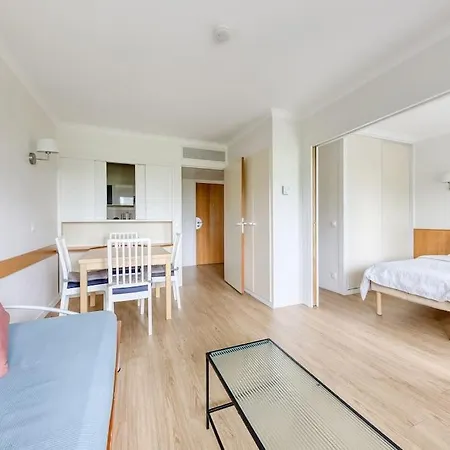 Apartment 7 Min Walk To La Defense Modern Flat In Courbevoie